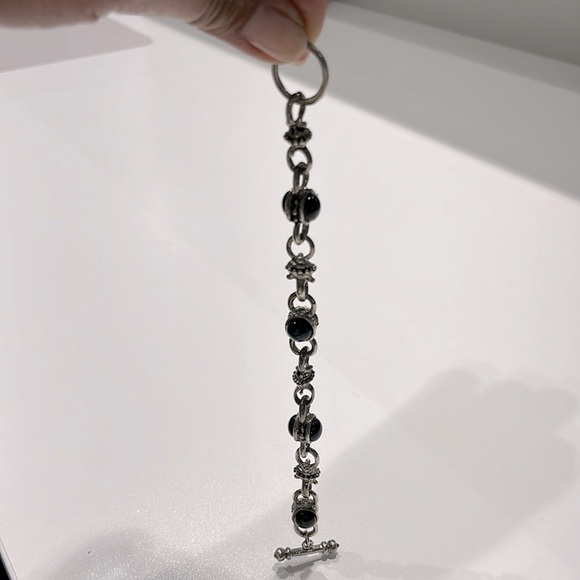 🌟SOLD🌟 Silver bracelet w/ black stone accents & toggle closure. - Picture 6 of 6